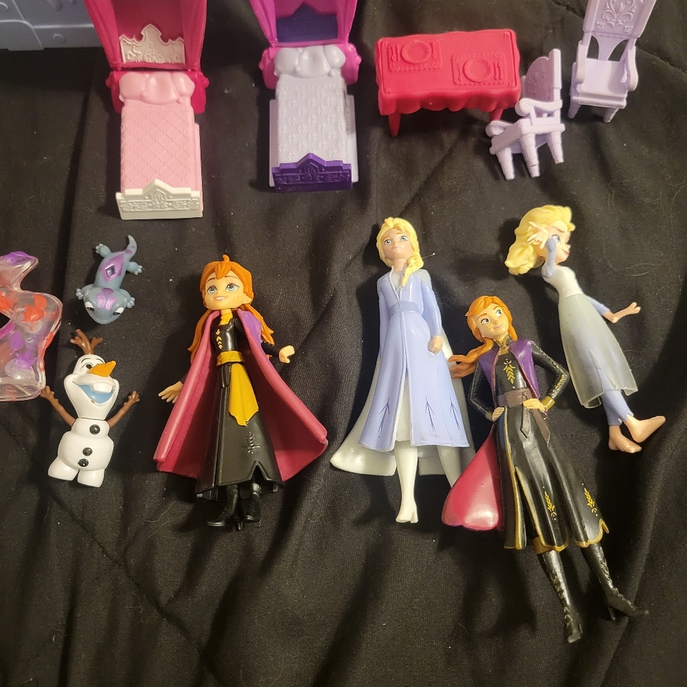 Disney Frozen Pop Adventures Arendelle Castle Playset With Additional Pieces - Picture 2 of 2